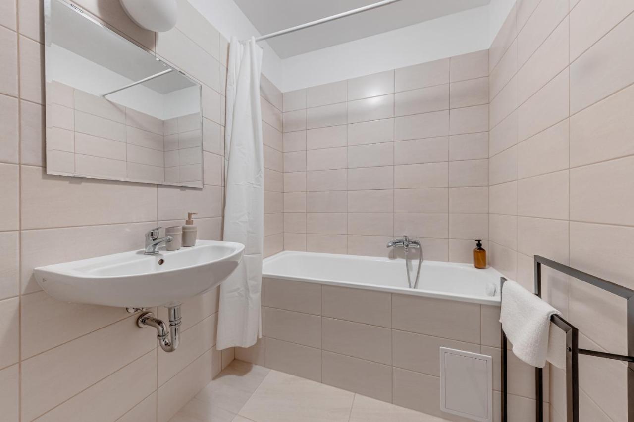 Vita Nejedleho Apartments Πράγα Εξωτερικό φωτογραφία